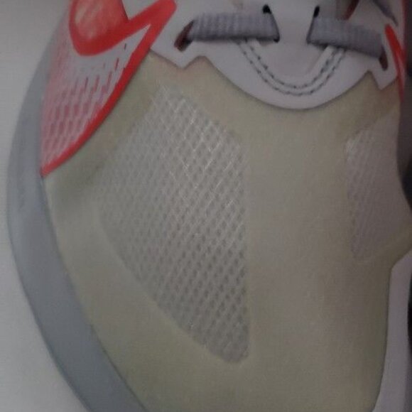 Size 8 - Nike women's Zoom Gravity Pure Platinum Red Orbit - Picture 4 of 7